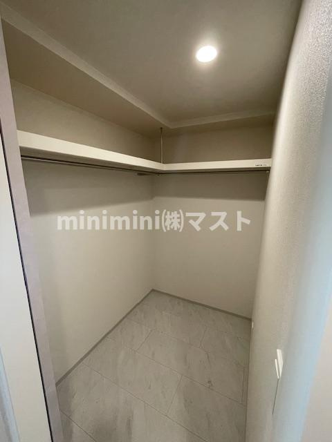 大阪市中央区南本町２丁目の賃貸マンションの収納