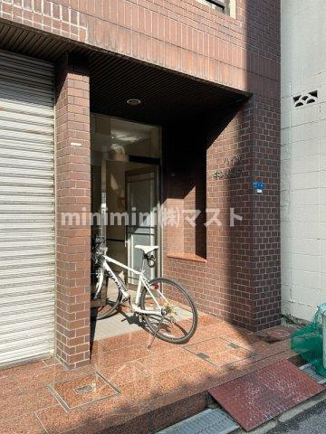 大阪市中央区農人橋２丁目の賃貸マンションのエントランス