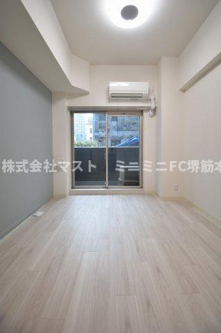 プレサンス堺筋本町ディスティニーの洋室