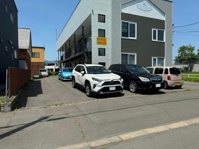 モデルエクセレントの駐車場