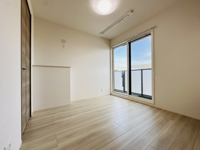 西宮市浜甲子園１丁目のアパートの居間・リビング