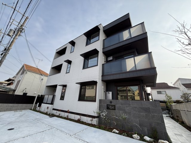 西宮市浜甲子園１丁目のアパート