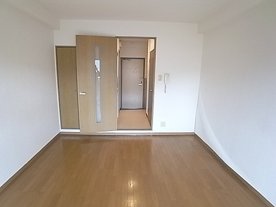 神戸市中央区北本町通４丁目の賃貸マンションの居間・リビング