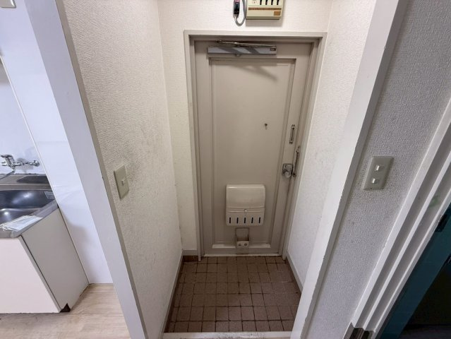 三葉ハイツの玄関