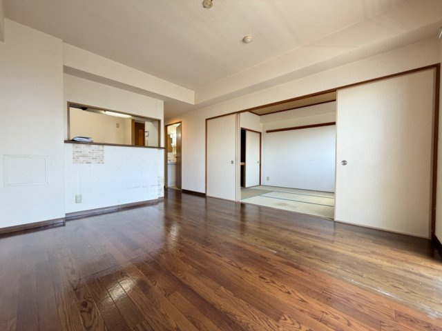 神戸市東灘区向洋町中７丁目の賃貸マンションの居間・リビング