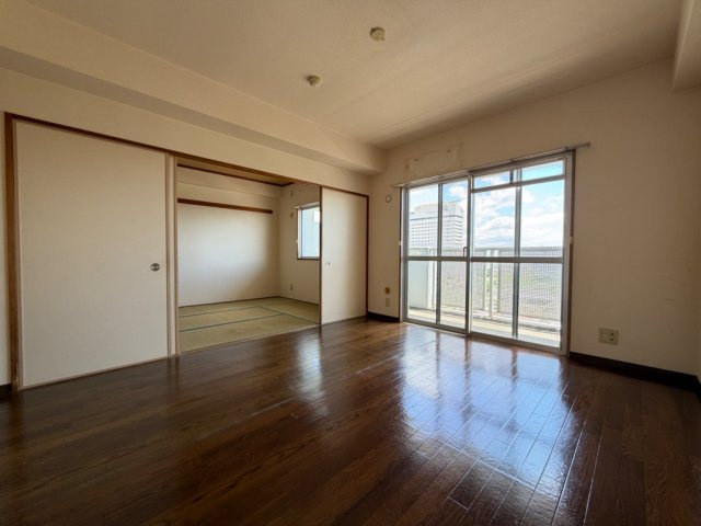 神戸市東灘区向洋町中７丁目の賃貸マンションの居間・リビング