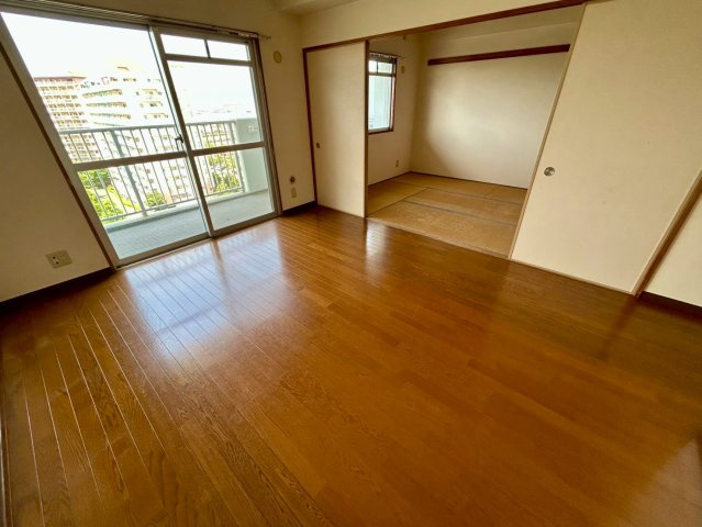 神戸市東灘区向洋町中７丁目の賃貸マンションの居間・リビング