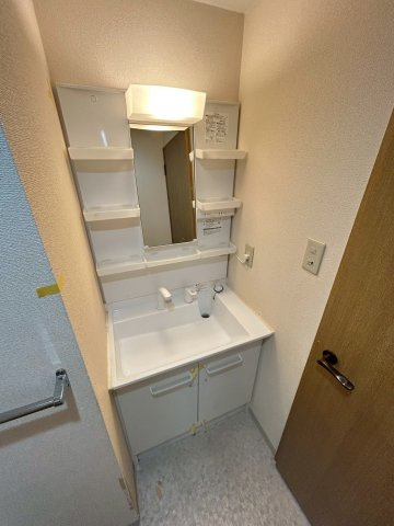 神戸市東灘区向洋町中７丁目の賃貸マンションの洗面所