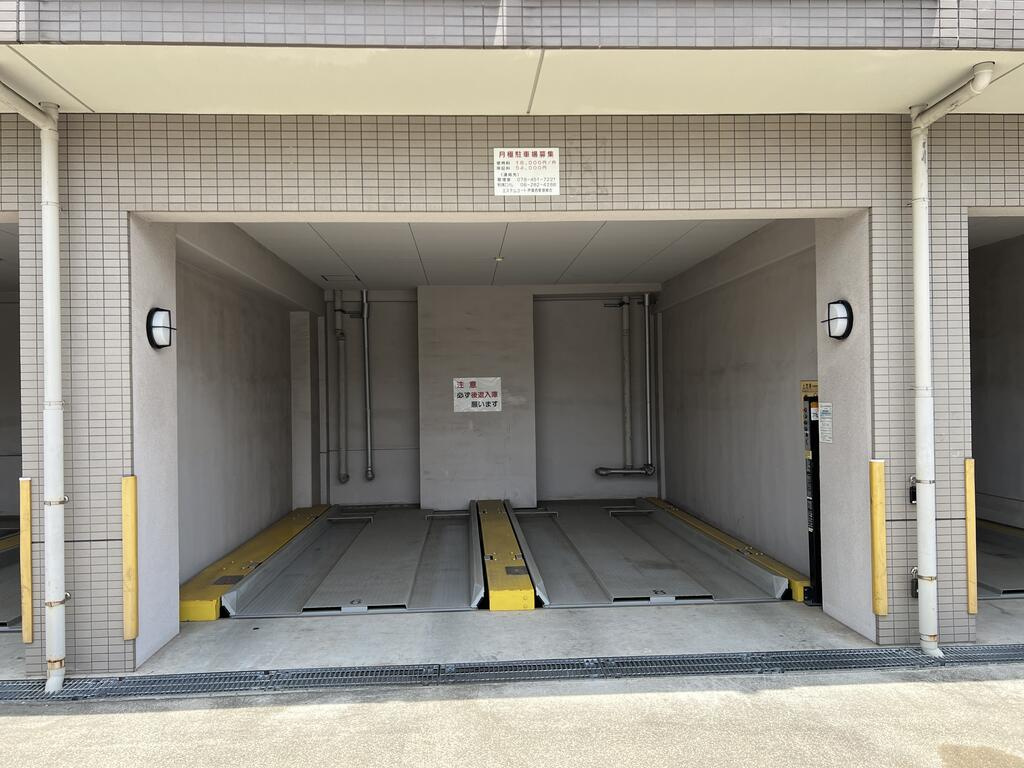 エステムコート芦屋西の駐車場