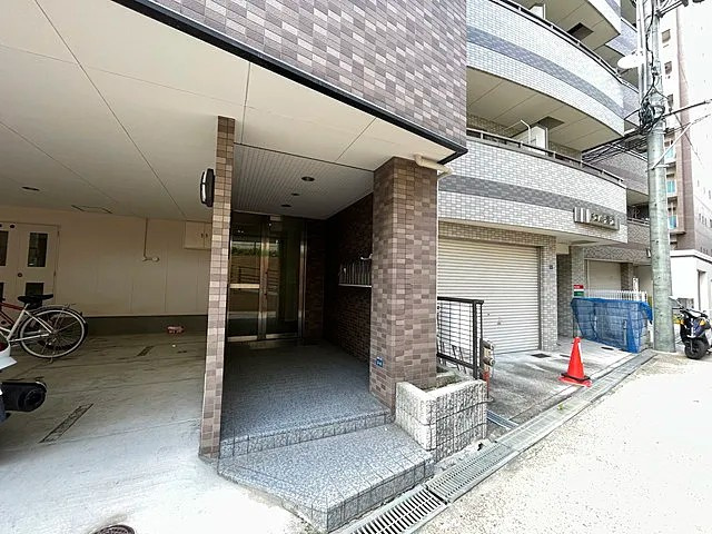 神戸市東灘区深江本町３丁目の賃貸マンションのエントランス