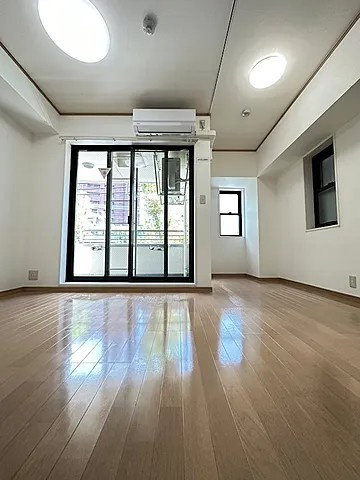 フォレストコート西元町の居間・リビング