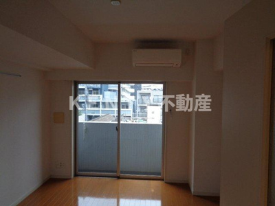 【居間・リビング】 | セントパレス南大井 | こちらの居間で趣味の時間をお楽しみください