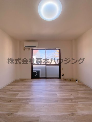 【洋室】 | 　ジョイフル野里 | きれいな洋室です