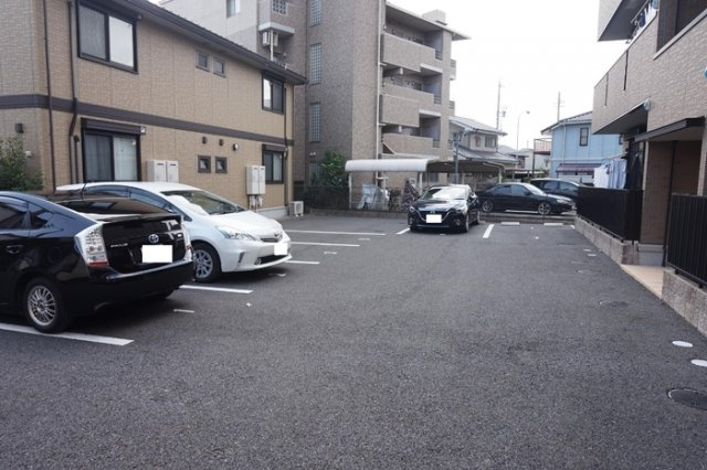 春日井市上条町３丁目のアパートの駐車場|駐車場