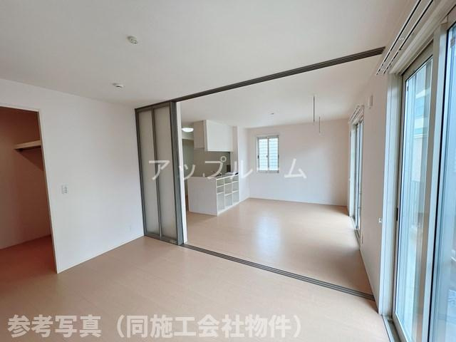 春日井市上条町３丁目のアパートの居間・リビング