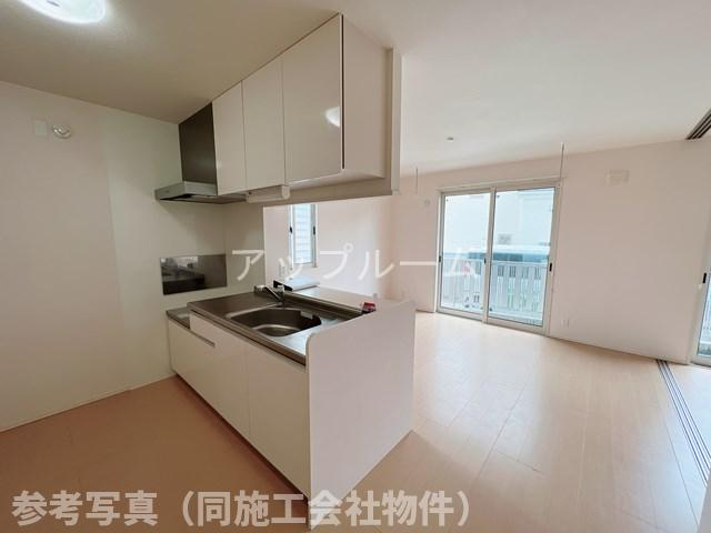 春日井市上条町３丁目のアパートの居間・リビング