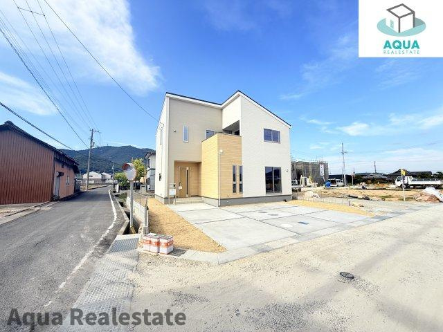 高松市国分寺町国分の新築一戸建の駐車場|前面道路含む現地写真です