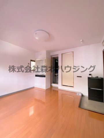 【洋室】 | 　ジョイフル野里 | 広々とした洋室です