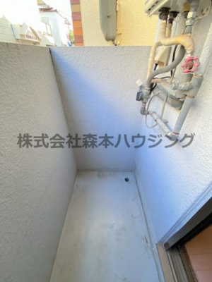 【設備】 | 　ジョイフル野里 | 洗濯機置き場です