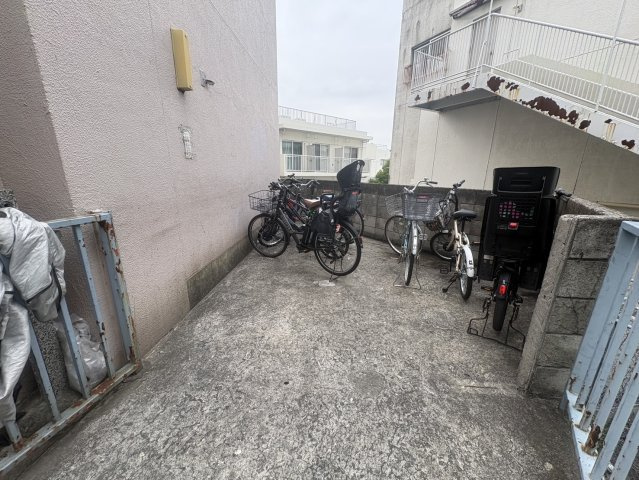 パールハイツ幡ヶ谷の駐車場