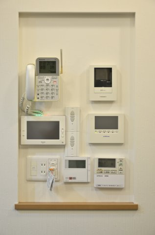 吹抜のある明るいLDKと庭スペース～千葉県船橋市金杉3丁目～のセキュリティ|操作パネルが集約され、日々の家事や防犯の動線がスムーズです。