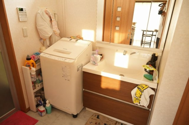 吹抜のある明るいLDKと庭スペース～千葉県船橋市金杉3丁目～の脱衣所|家事が進めやすい洗面・洗濯動線