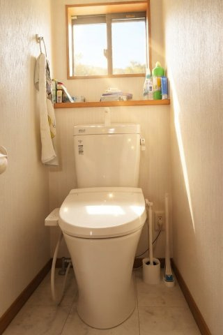 吹抜のある明るいLDKと庭スペース～千葉県船橋市金杉3丁目～のトイレ|すっきり使えるトイレスペース