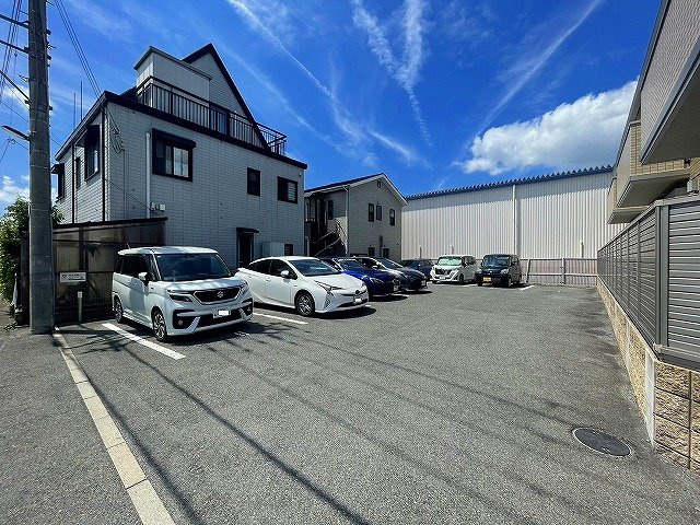 ヴィクトワール（神殿町）の駐車場|駐車スペースもあります
