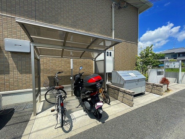 ヴィクトワール（神殿町）のその他共用部分|ゆったりとした駐輪スペース。