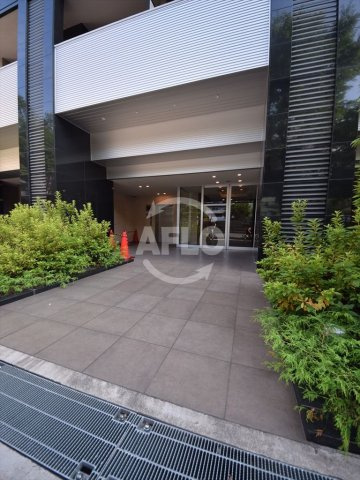 プレサンスタワー難波WESTのエントランス|プレサンスタワー難波　オシャレなエントランス