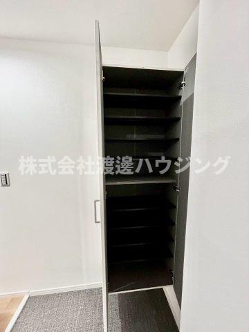 アルカンシェルコート豊津の収納|天井高シューズBOX