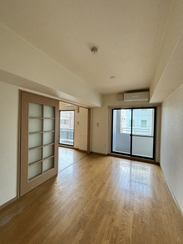 高口箔屋ビルの居間・リビング