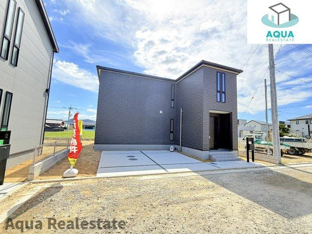 高松市国分寺町国分の新築一戸建の前面道路含む現地写真|落ち着いた雰囲気の外観です