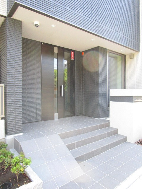 SUZUKAN　RESIDENCE　下北沢のエントランス