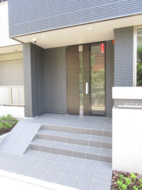 SUZUKAN　RESIDENCE　下北沢のエントランス