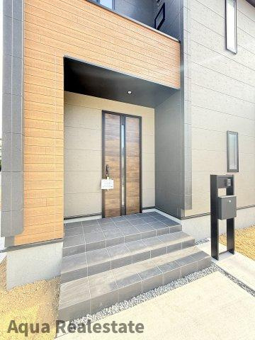 高松市国分寺町国分の新築一戸建の玄関