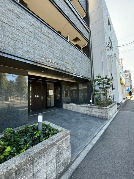 プレサンスNAGOYAファストのエントランス