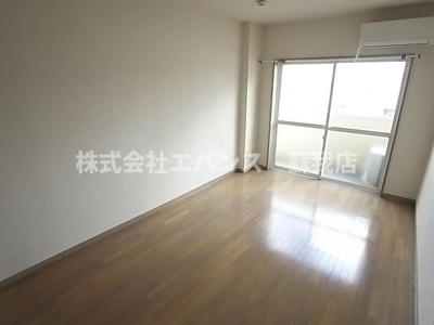 【寝室】 | ステーションプラザ | 開放的な寝室です