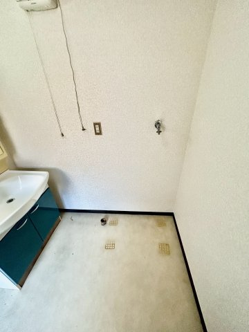 吹田市内本町一戸建の設備|室内洗濯機置場