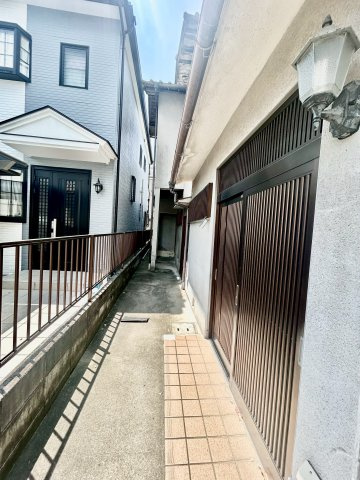 吹田市内本町一戸建のエントランス