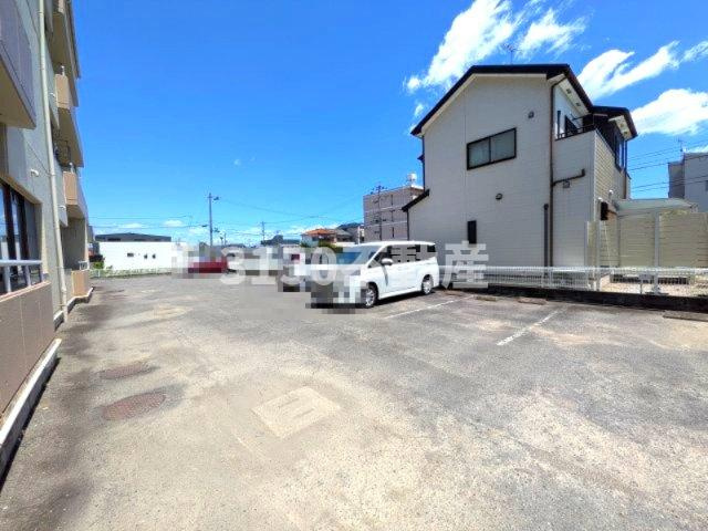 服部ハイツの駐車場