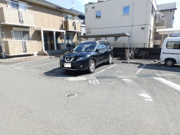 リヴェール A棟の駐車場|駐車場