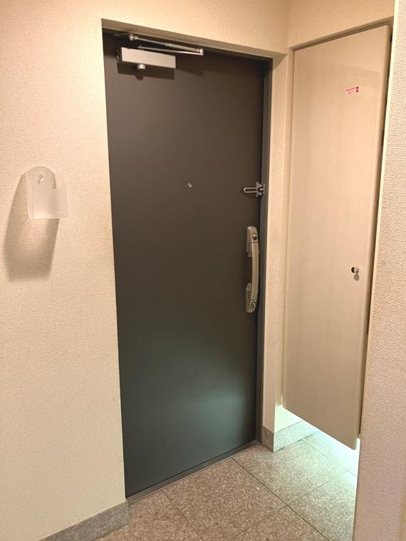 東新宿レジデンシャルタワーの玄関