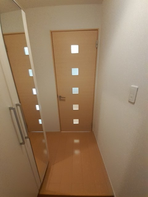 ルミナスローズの玄関