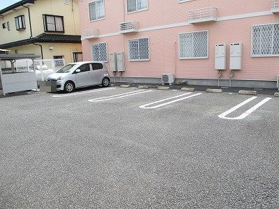 エスポワール本宿Ａの駐車場