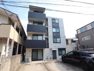 ◆2019年2月築/外観コンクリート打ち放しのマンション
