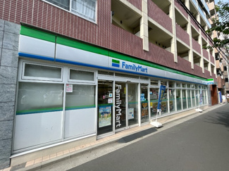 ファミリーマート中村橋駅西店まで60ｍ