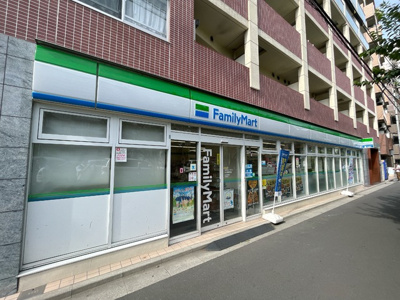 ファミリーマート中村橋駅西店まで60ｍ