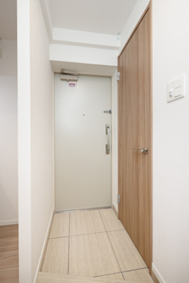 【玄関】 | ＴＨＥ　ＡＸＩＳ　ＫＯＪＩＭＡＣＨＩ | ※写真は同タイプ住戸です。