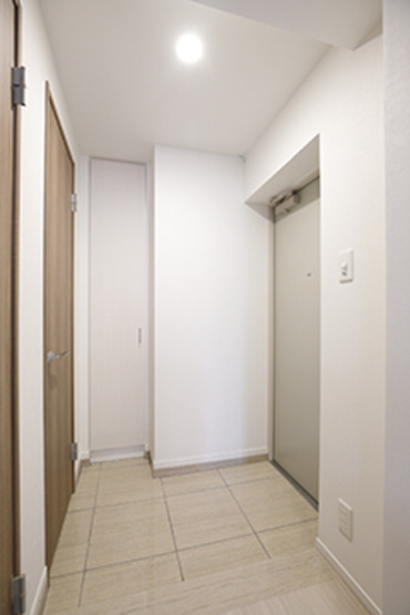 【玄関】 | ＴＨＥ　ＡＸＩＳ　ＫＯＪＩＭＡＣＨＩ | ※写真は同タイプ住戸です。